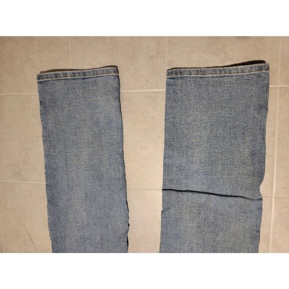 Levi Strauss Signature Women's Blue High-rise Curvy Straight Zip-fly Denim Jeans - Picture 8 of 9